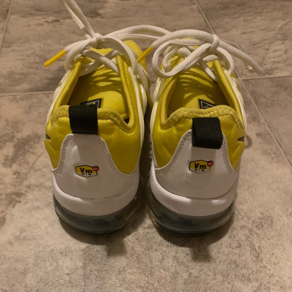 Nike Yellow and White Women's Sneakers - Picture 9 of 14